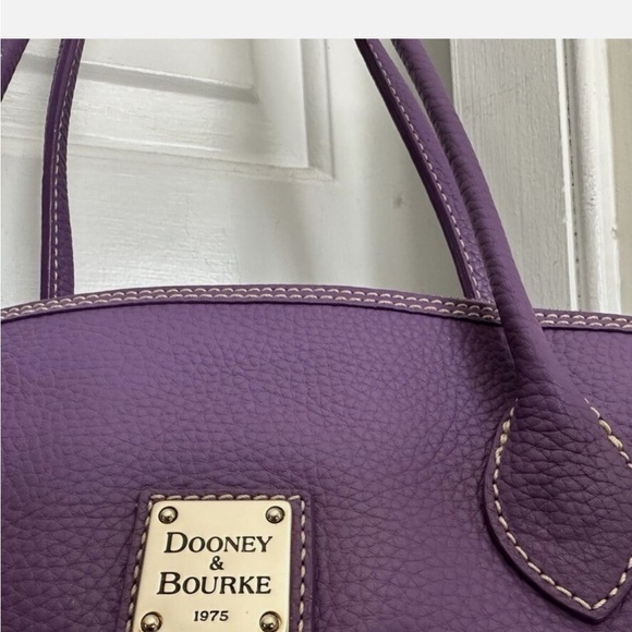 BEAUTIFUL AUTHENTIC Dooney & Bourke large size purse/handbag, Perfect condition! - Picture 2 of 7
